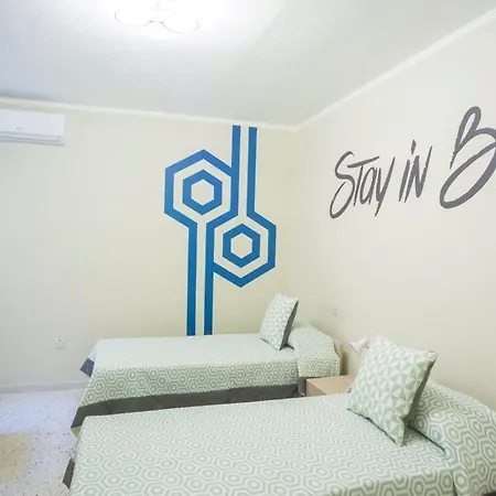 Johnny'S Apartment Hostel
